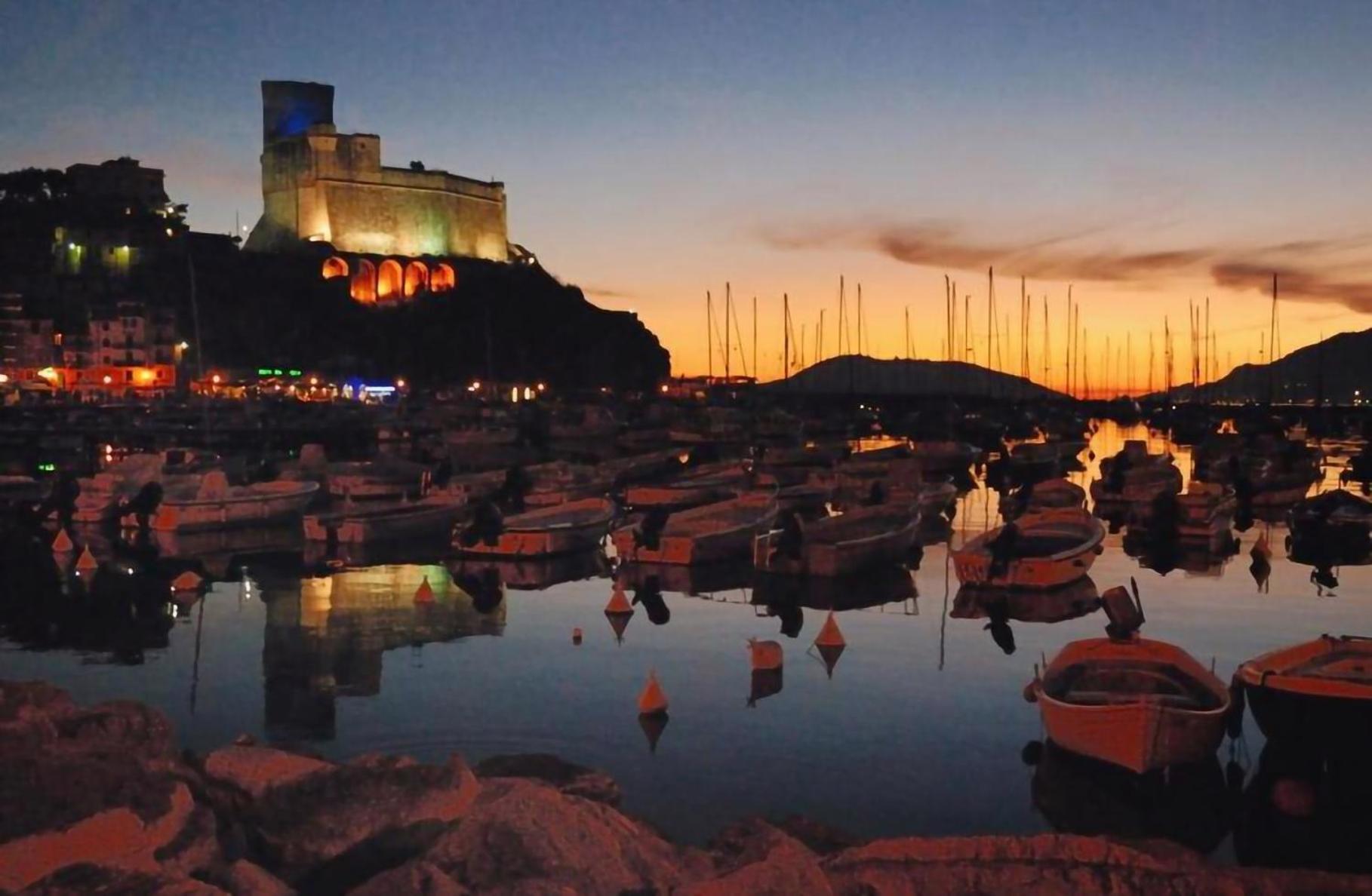 Affittacamere "In Piazzetta Da Vasco" Lerici Eksteriør billede