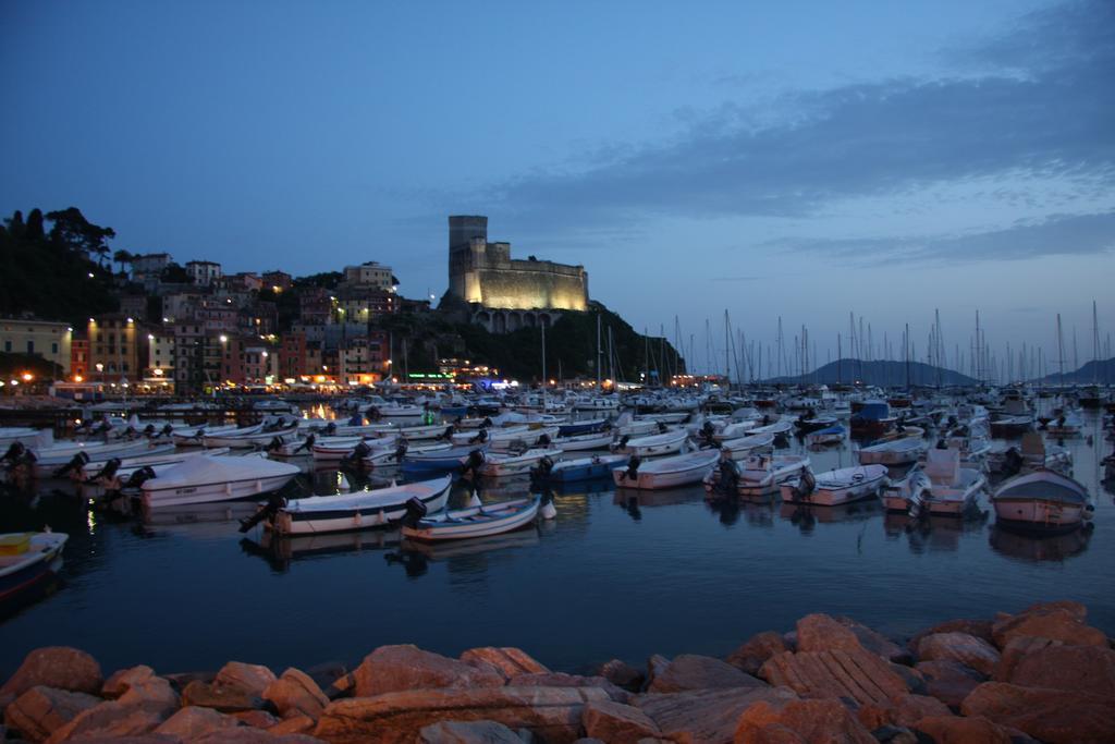 Affittacamere "In Piazzetta Da Vasco" Lerici Eksteriør billede